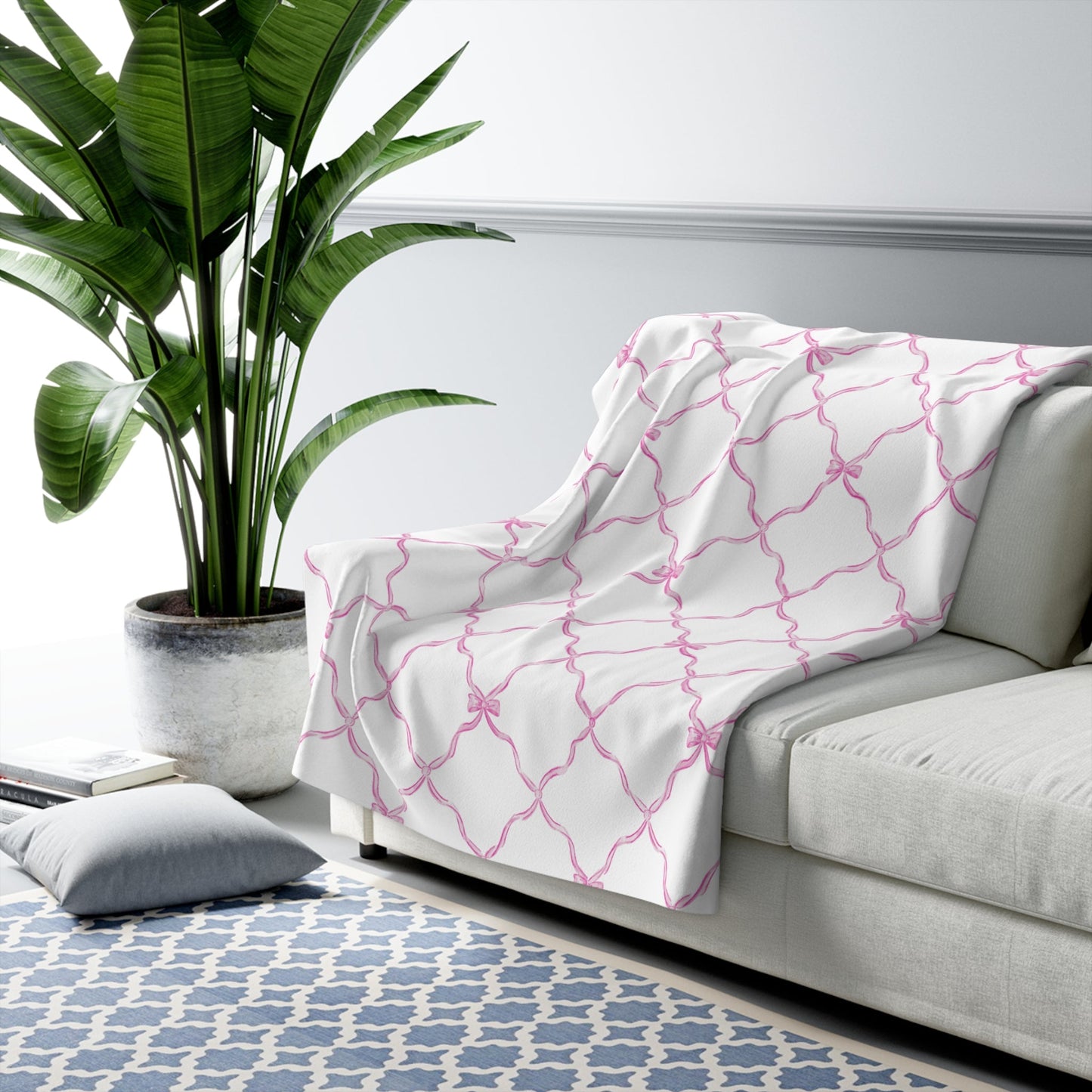 Three Bees Trellis Bow Cozy Sherpa Fleece Blanket - Bubblegum Pink